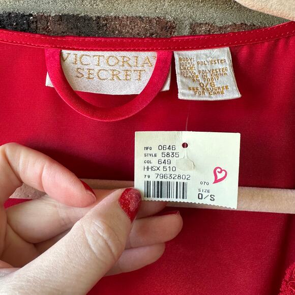 O/S NWT Vintage Victoria's Secret Gold Label Satin Robe Cherry Red Lace Beaded - Picture 3 of 9